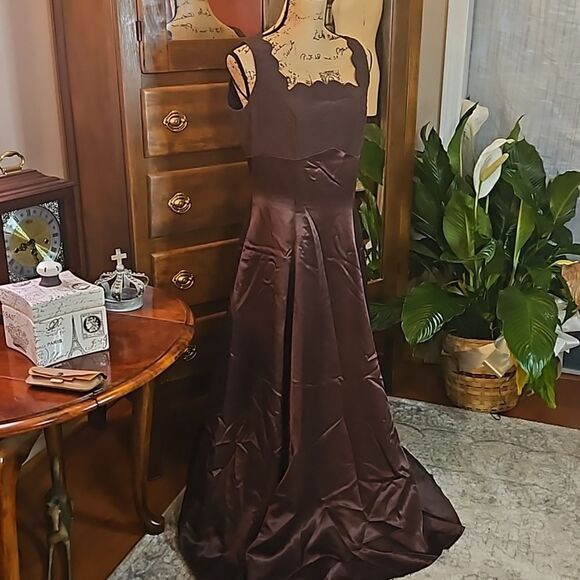 Brown Maxi Gown size 8 - Picture 4 of 11